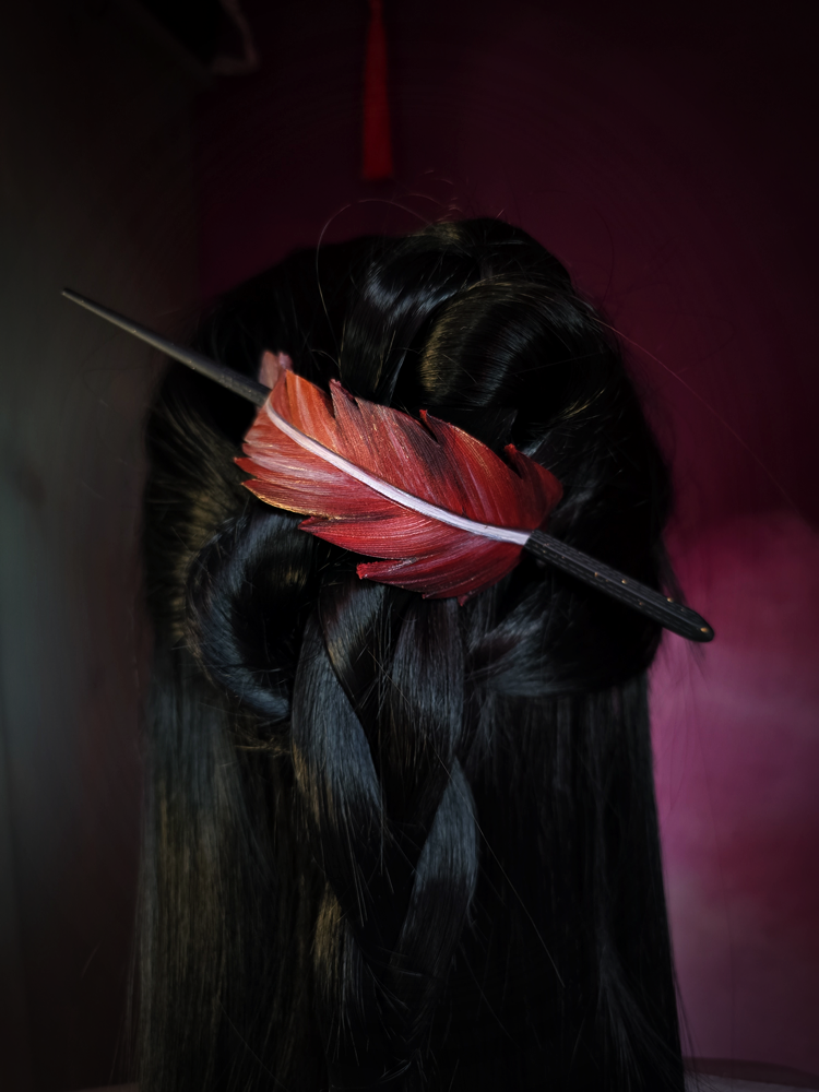 Piórko duże - czerwone - zapięcie na kołek - obrazek 5