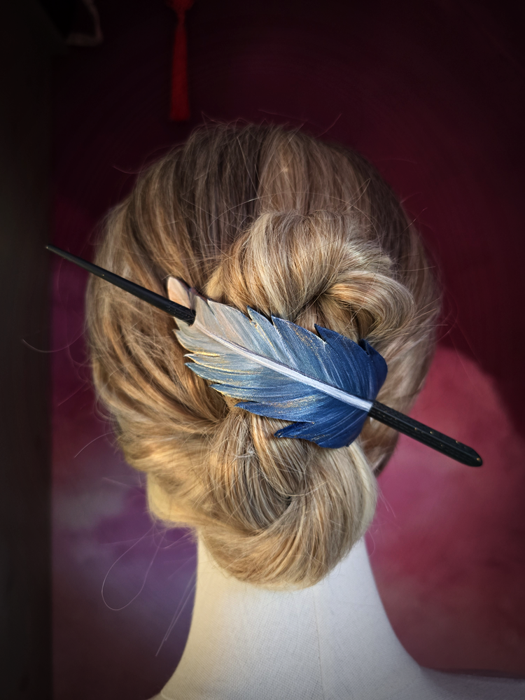 Piórko duże - niebieskie - zapięcie na kołek - obrazek 3