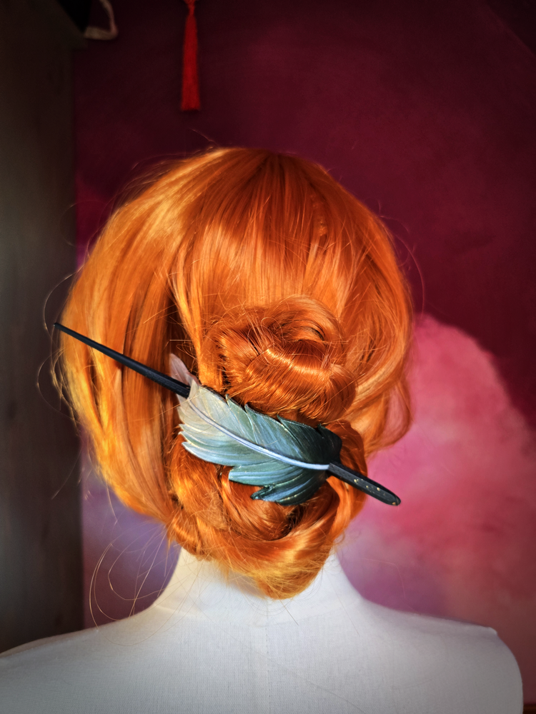 Piórko duże - zielone - zapięcie na kołek - obrazek 5