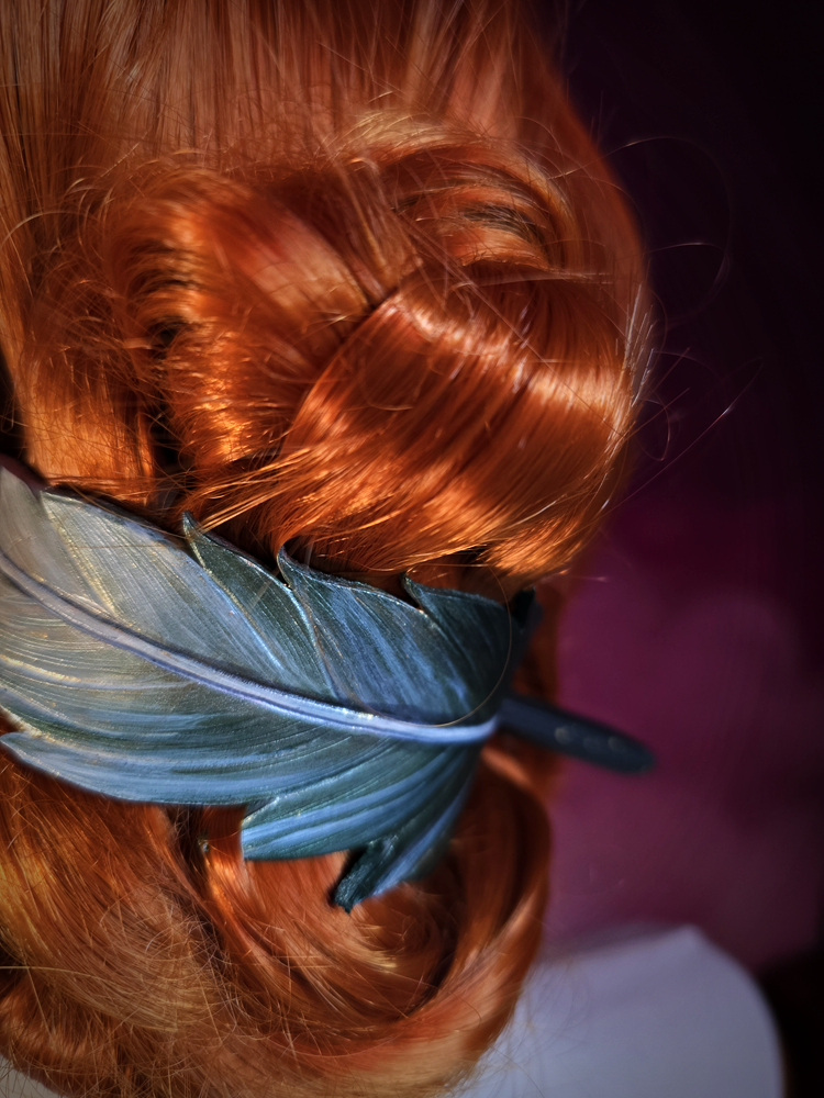 Piórko duże - zielone - zapięcie na kołek - obrazek 4