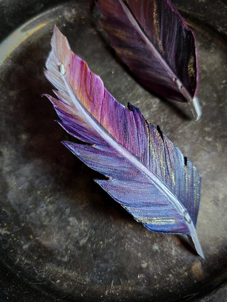 Piórko małe - fioletowe - zapięcie metalowe - obrazek 3