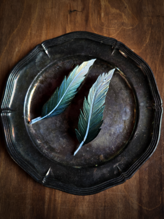 Piórko małe - zielone - zapięcie metalowe