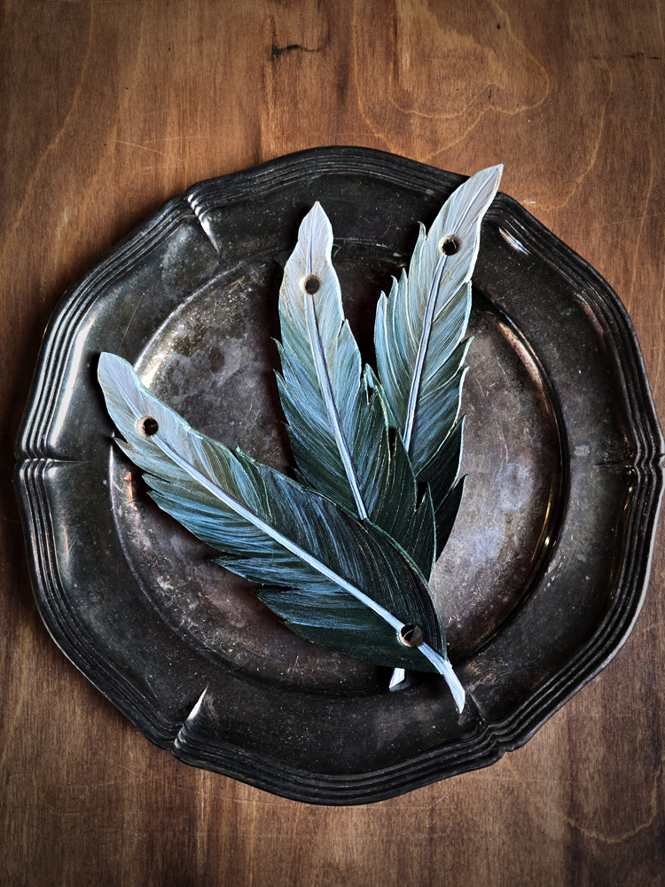 Piórko duże - zielone - zapięcie na kołek