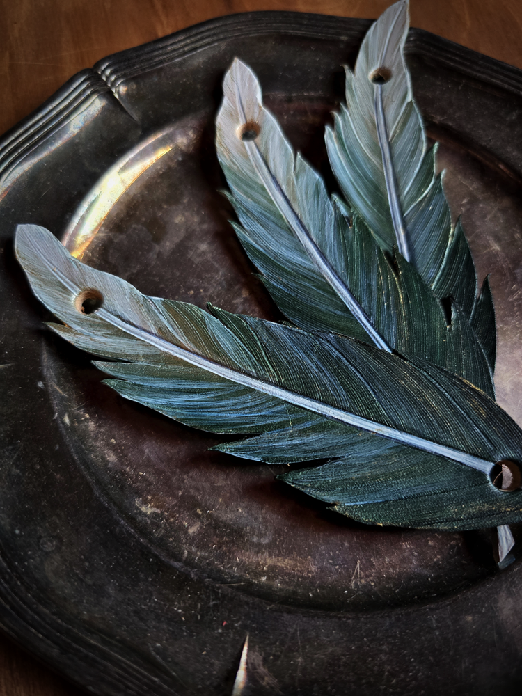 Piórko duże - zielone - zapięcie na kołek - obrazek 2