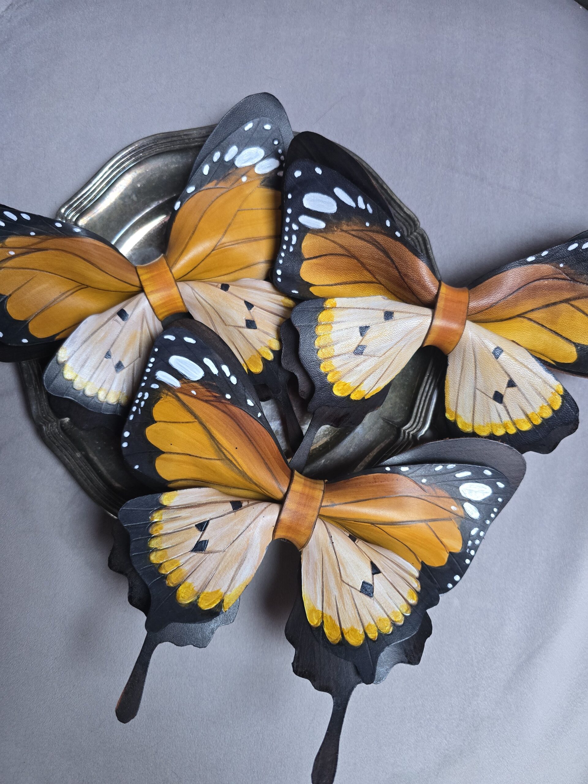 Monarcha złocisty - zapięcie metalowe - kokardy - pierwsza próba - obrazek 4