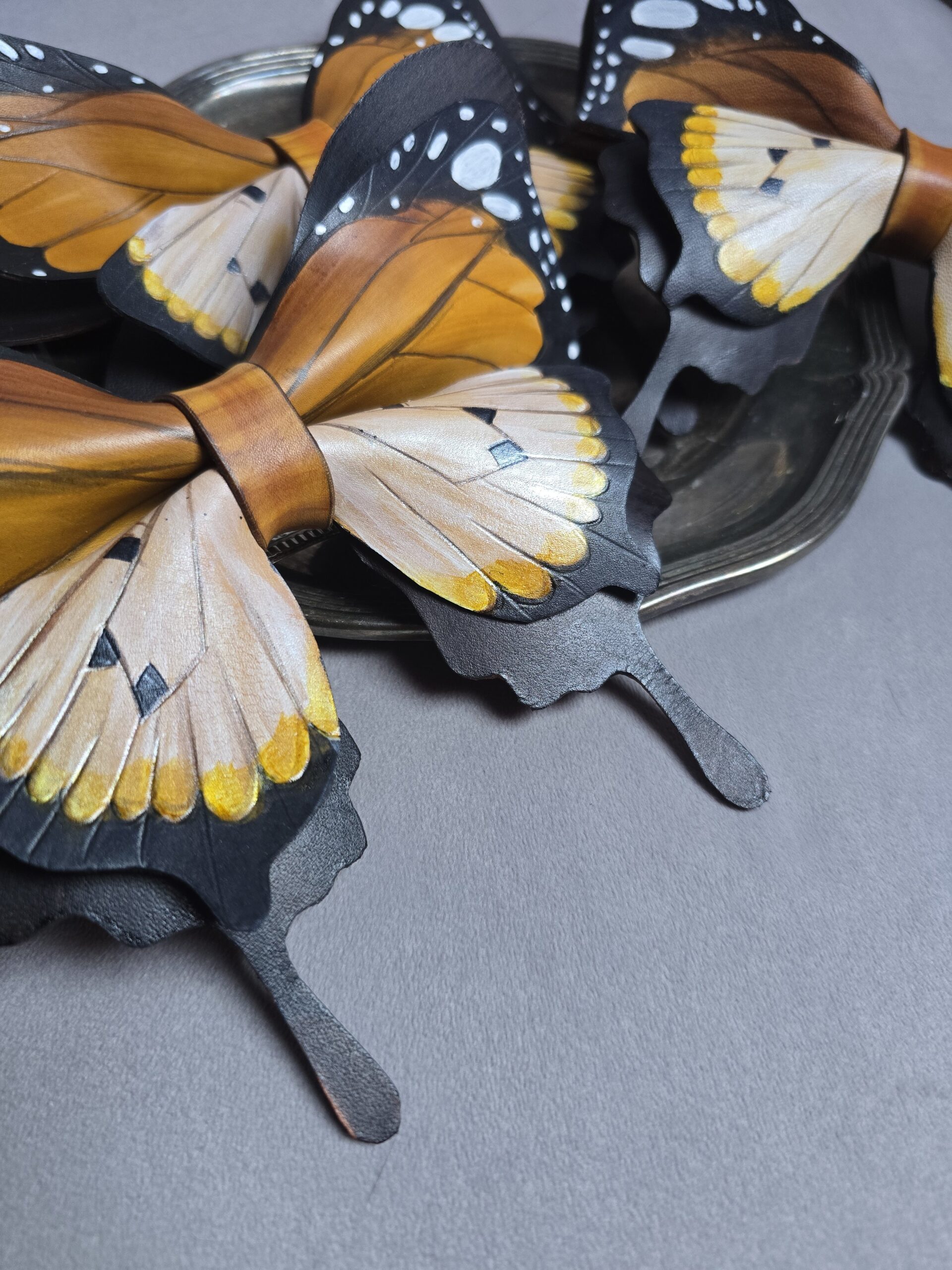 Monarcha złocisty - zapięcie metalowe - kokardy - pierwsza próba - obrazek 5