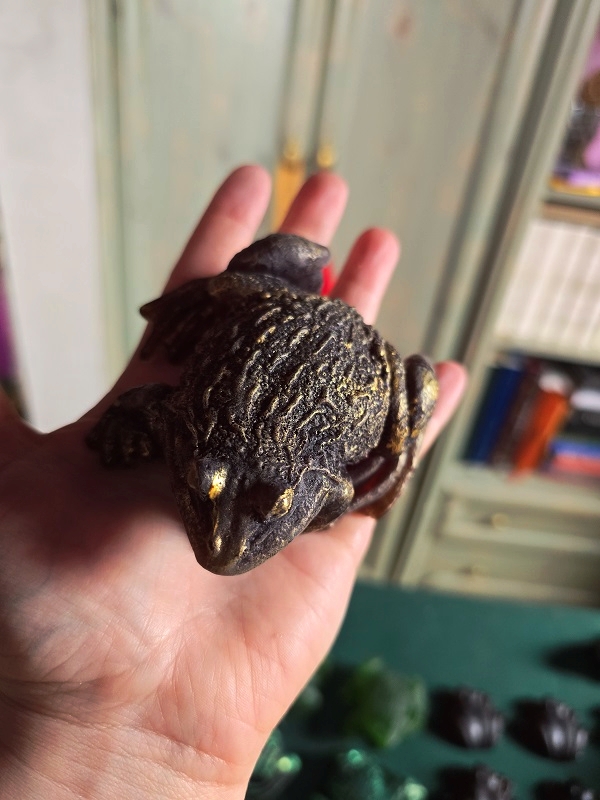 Mydło zdobione - Ropucha - glicerynowe - czekolada i wanilia - obrazek 3